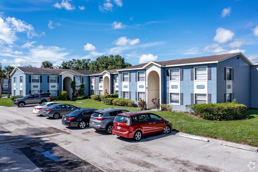 2501 Alafaya Trl, Orlando 32826 UK