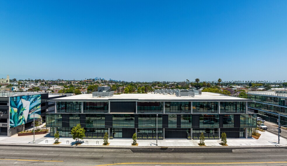 2922 Crenshaw Blvd, Los Angeles, CA for rent - Building Photo - Image 1 of 7