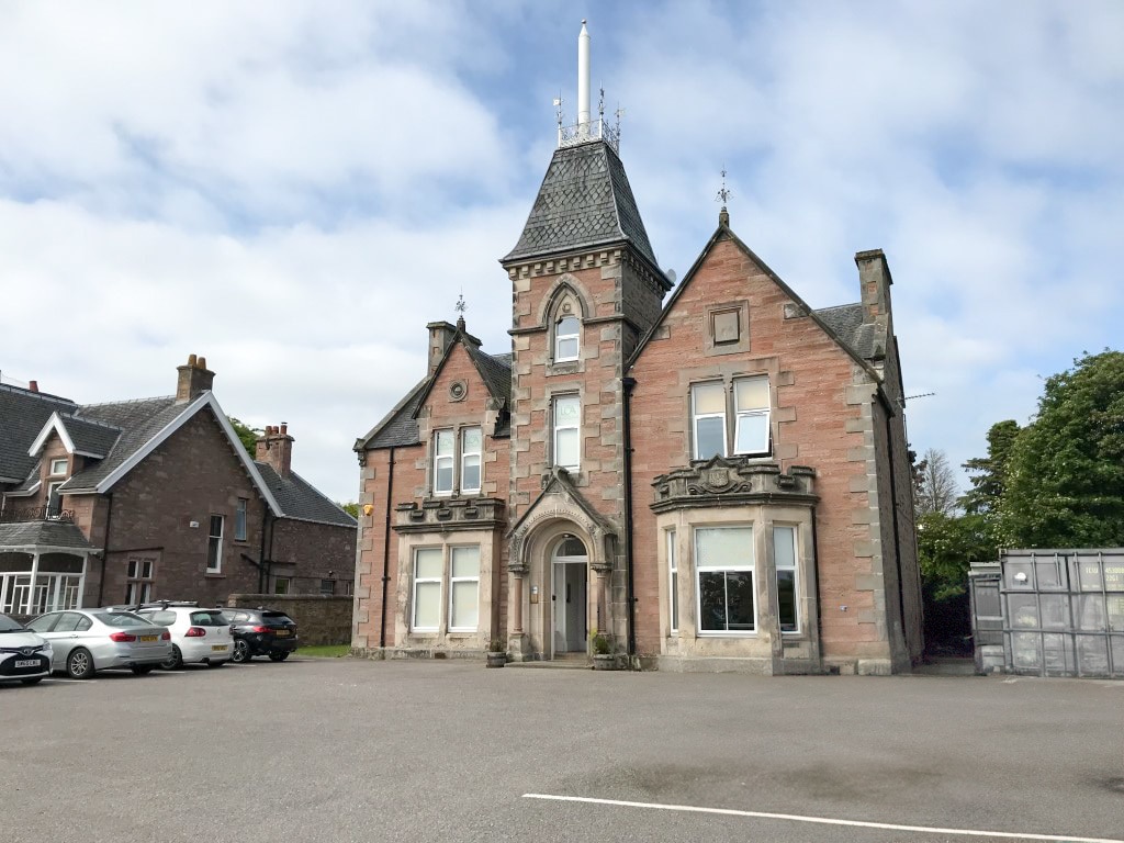 4 Ballifeary Rd, Inverness to rent Building Photo- Image 1 of 11