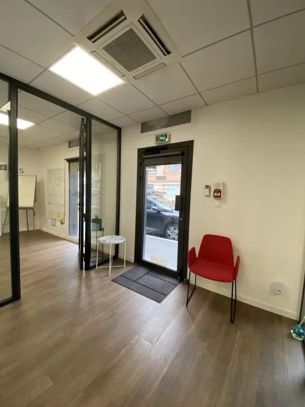 4 Bis Avenue Camille Rousset, Bron for sale Interior Photo- Image 1 of 15