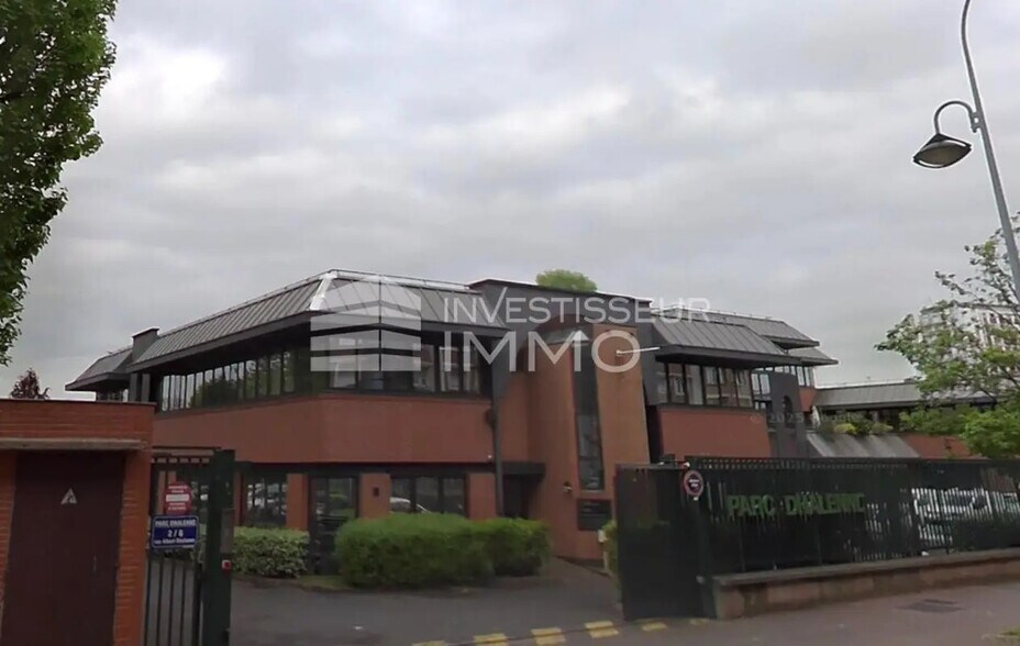 Light Industrial in Saint-Ouen-sur-Seine to rent - Building Photo - Image 3 of 4