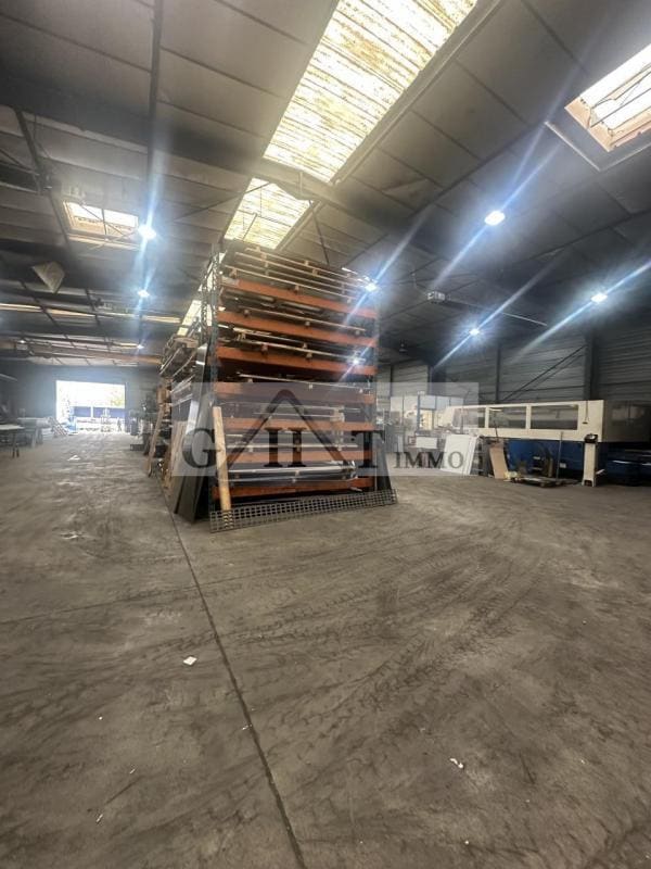 Industrial in Montreuil for sale Interior Photo- Image 1 of 4