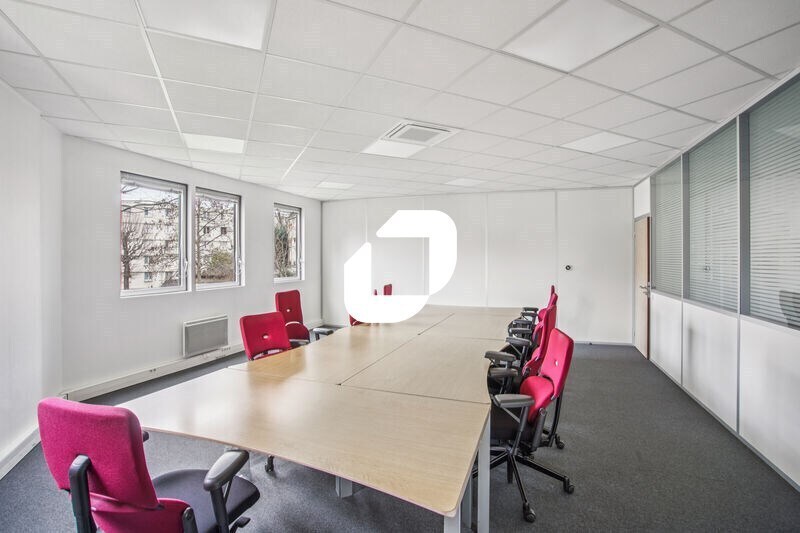 Office in Nanterre to rent - Interior Photo - Image 3 of 13