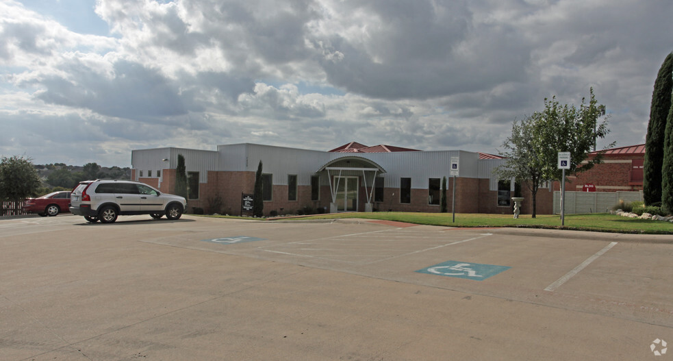 7535 Oakmont Blvd, Fort Worth, TX for rent - Building Photo - Image 2 of 4