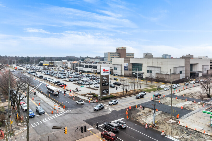 4999 Old Orchard Ctr, Skokie, IL for rent - Primary Photo - Image 1 of 2