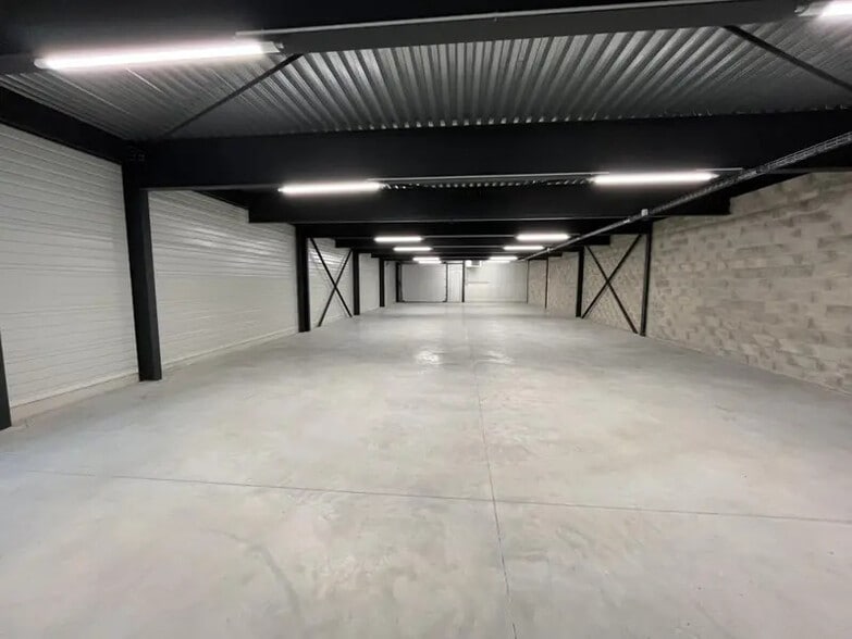 Light Industrial in Gennevilliers to rent - Building Photo - Image 2 of 26