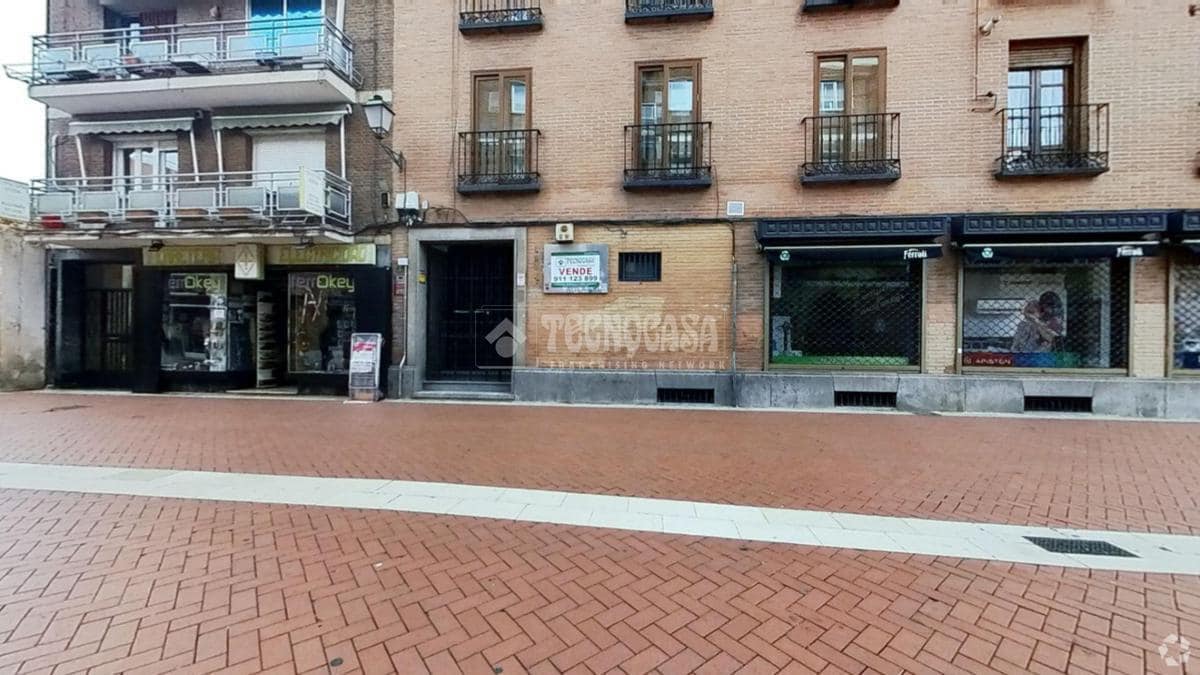 Retail in Alcalá de Henares, Madrid to rent Interior Photo- Image 1 of 2
