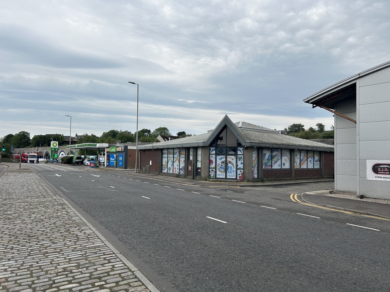 19 North Esplanade W, Aberdeen to rent - Building Photo - Image 2 of 2