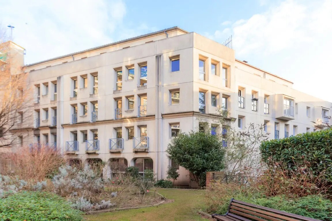 Office in Rouen to rent Building Photo- Image 1 of 12