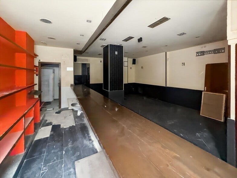 Retail in Madrid, Madrid to rent - Interior Photo - Image 2 of 3