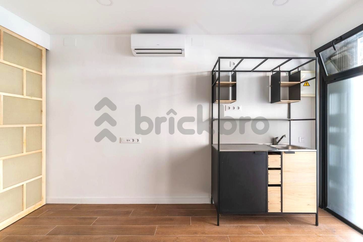 Retail in Barcelona, Barcelona to rent Interior Photo- Image 1 of 24