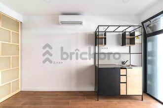 Retail in Barcelona, Barcelona to rent Interior Photo- Image 1 of 24