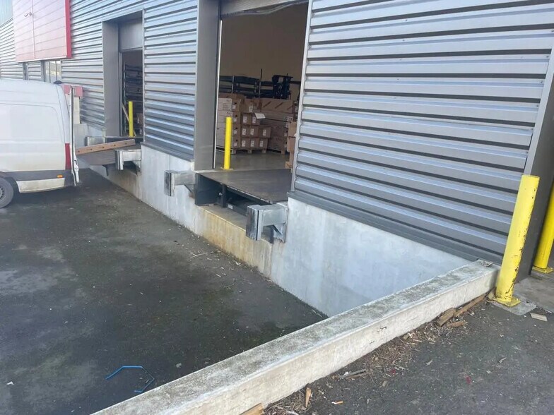 Industrial in Louvres to rent - Building Photo - Image 2 of 7