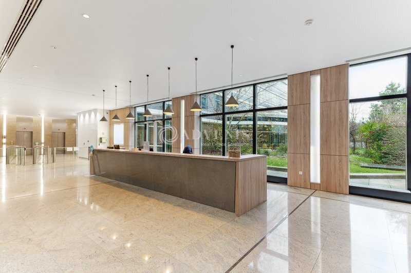 104 Avenue De L'Europe, Bois-Colombes to rent - Lobby - Image 2 of 12