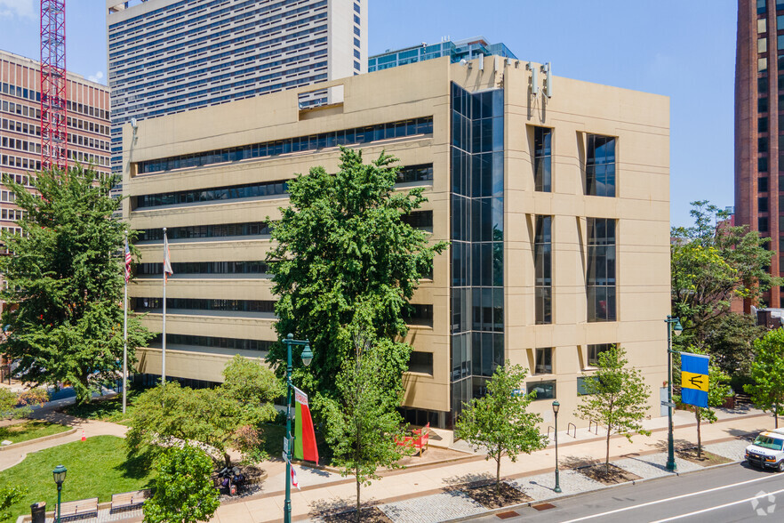 1709 Benjamin Franklin Pky, Philadelphia, PA for sale - Building Photo - Image 1 of 1