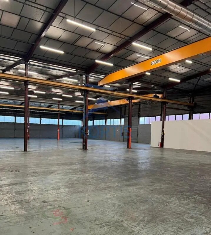 Light Industrial in Vaulx-en-Velin to rent Building Photo- Image 1 of 8