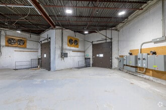 4000-4036 Boul De La Côte-Vertu, Montréal, QC to rent Interior Photo- Image 2 of 3