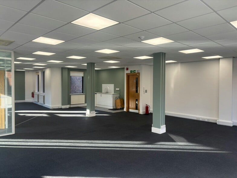 22-24 King St, Maidenhead to rent - Building Photo - Image 3 of 6