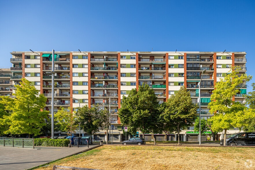 Retail in Rubí, Barcelona to rent - Primary Photo - Image 1 of 5