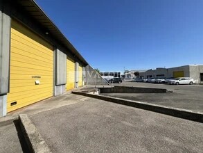 Light Industrial in Vaulx-en-Velin to rent Building Photo- Image 2 of 6