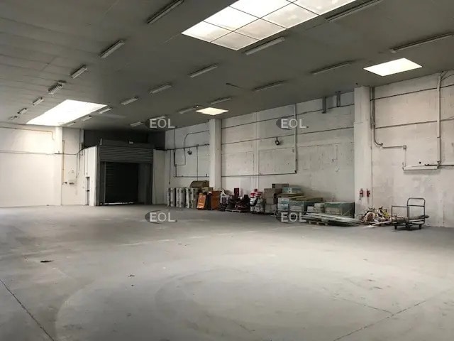 Location Local d'activités 490 m² - Photo 1