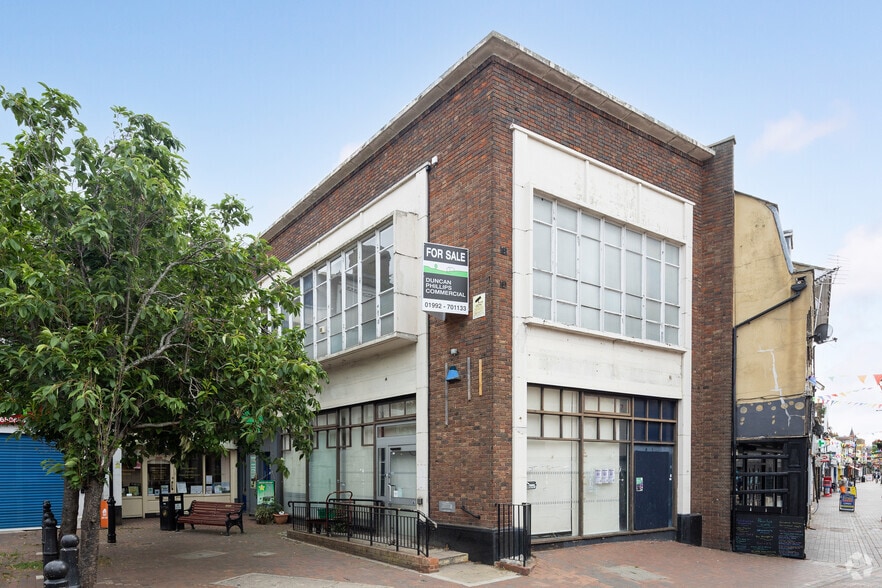 4-6 Market Sq, Waltham Abbey for sale - Primary Photo - Image 1 of 2