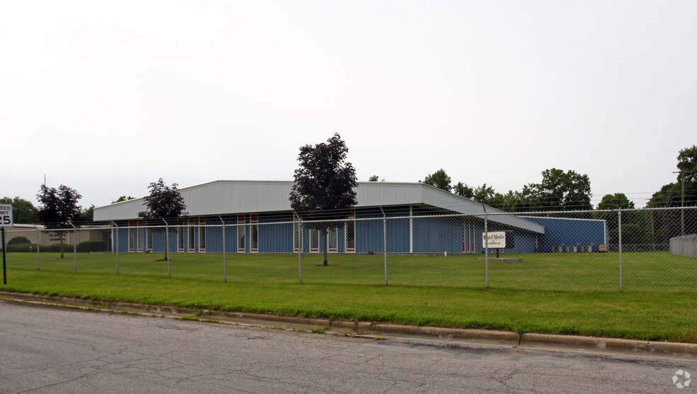 2112 Industrial Dr, Niles, MI for rent - Building Photo - Image 2 of 100