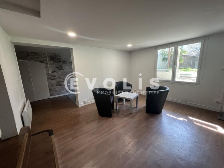 Office in Champigny-sur-Marne to rent - Building Photo - Image 2 of 9