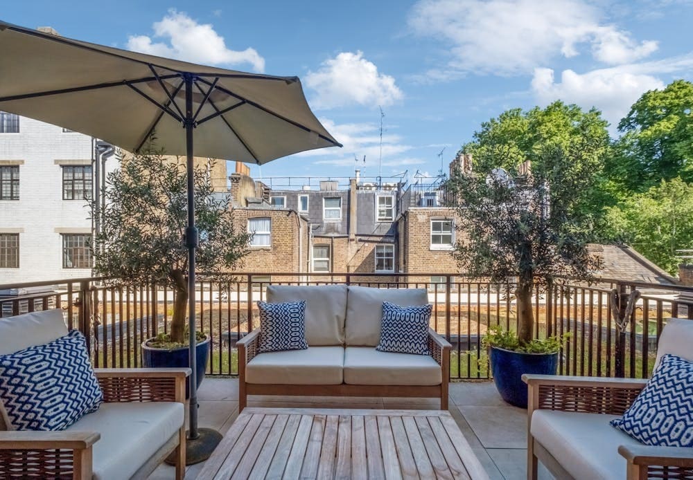 100-106 Kensington High St, London to rent Interior Photo- Image 1 of 6