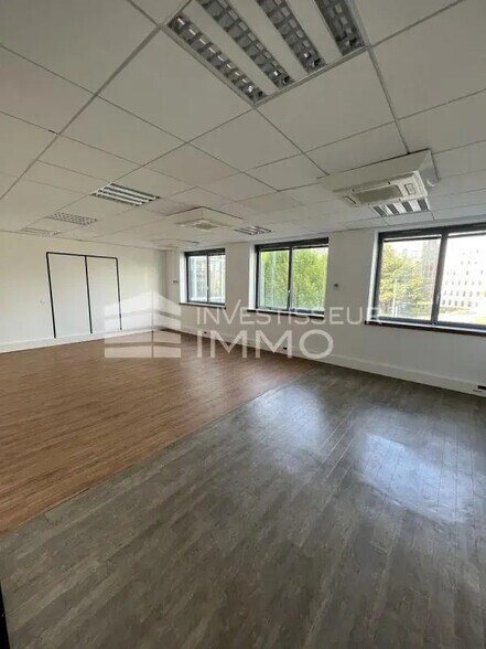 Office in Nanterre to rent - Building Photo - Image 2 of 5