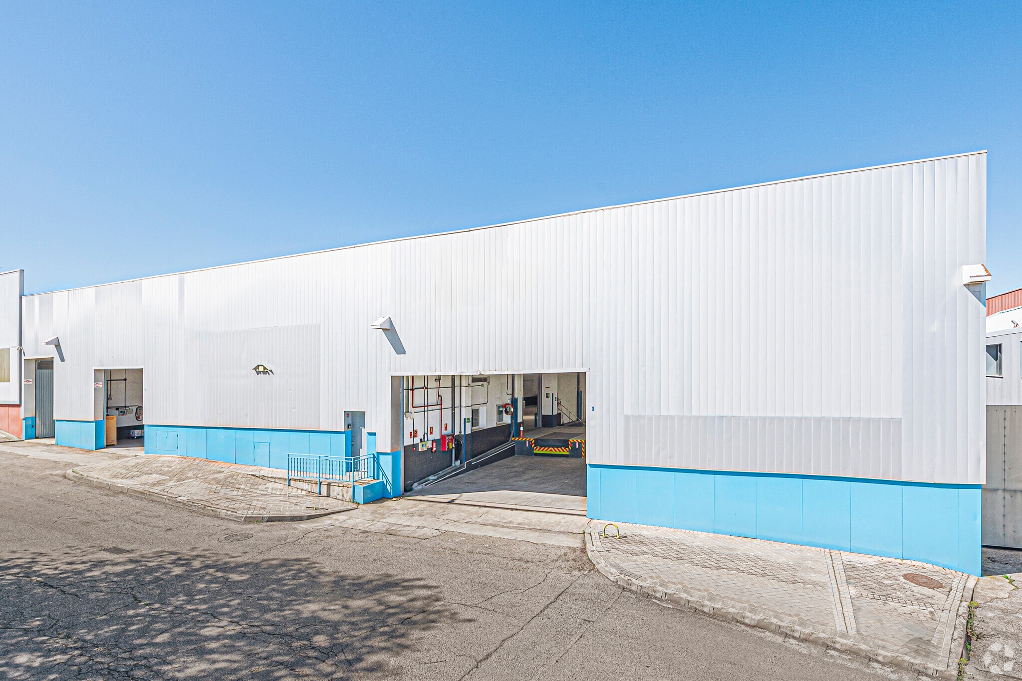 Calle Artesanía, 9, Coslada, Madrid for sale Primary Photo- Image 1 of 24