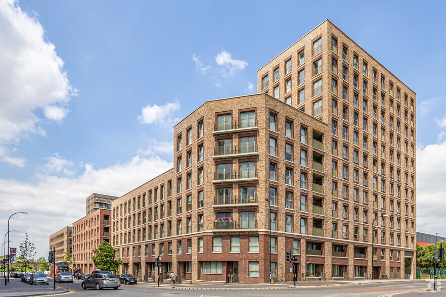 Gallions Place portfolio of 3 properties for sale on LoopNet.co.uk - Primary Photo - Image 3 of 4