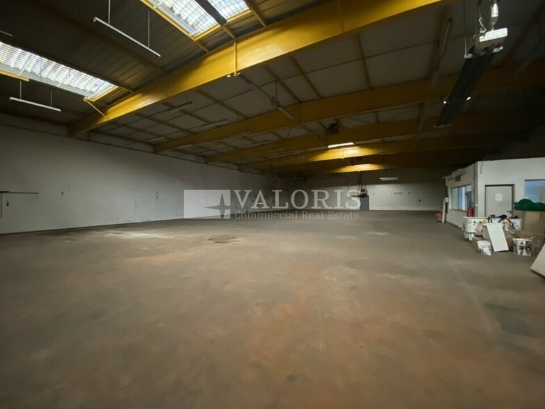 379 Rue De La Dombes, Miribel to rent - Building Photo - Image 3 of 5