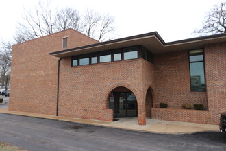 473 N Kirkwood Rd, Kirkwood, MO for rent Building Photo- Image 1 of 2