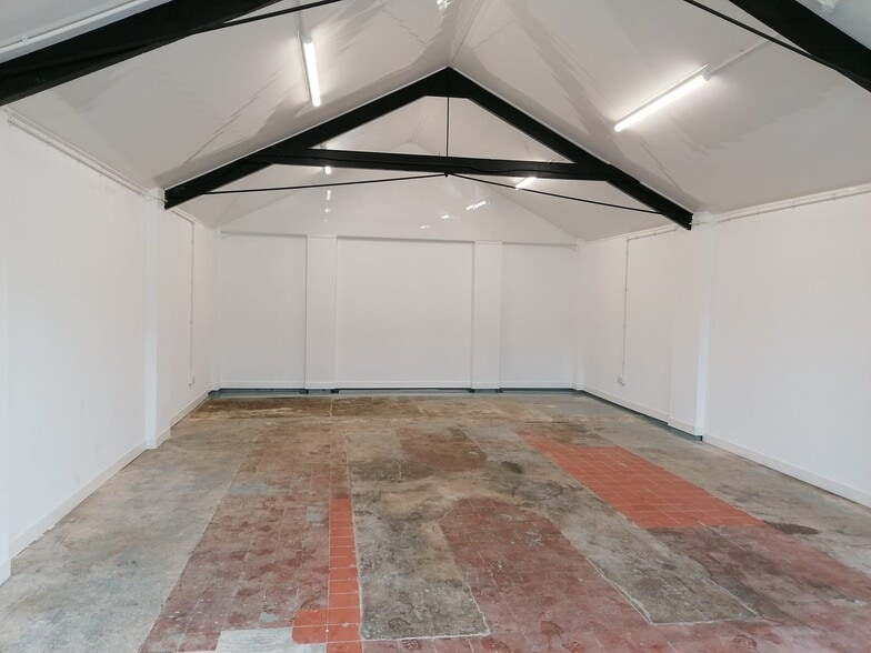 Farnham Road, Farnham to rent - Interior Photo - Image 3 of 4