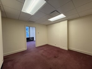 77 W Washington St, Chicago, IL to rent Interior Photo- Image 1 of 6