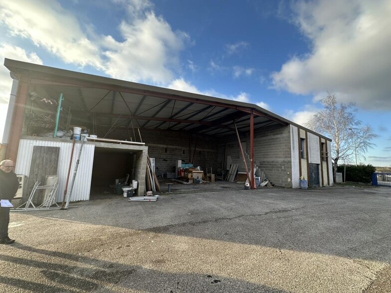 Light Industrial in Lentilly for sale - Building Photo - Image 2 of 7