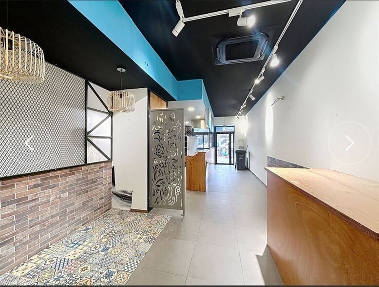 Retail in Paris to rent - Interior Photo - Image 2 of 6
