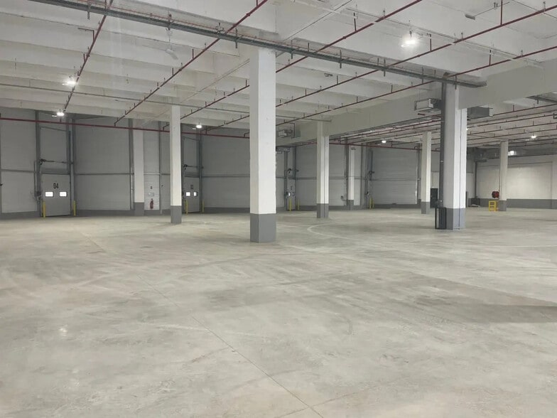 Office in Gennevilliers to rent - Building Photo - Image 2 of 10