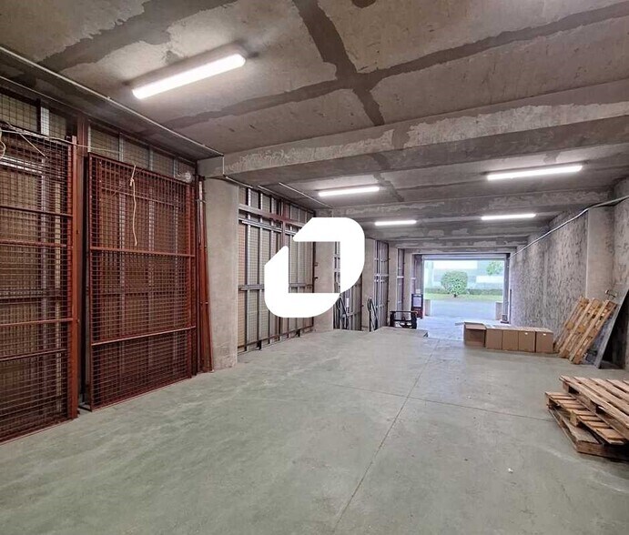 Light Industrial in Wissous to rent - Building Photo - Image 3 of 9