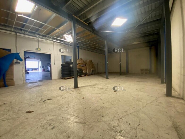 Light Industrial in Bondoufle to rent - Interior Photo - Image 2 of 13