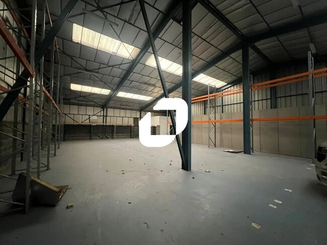 Location Local d'activités 1 467 m²