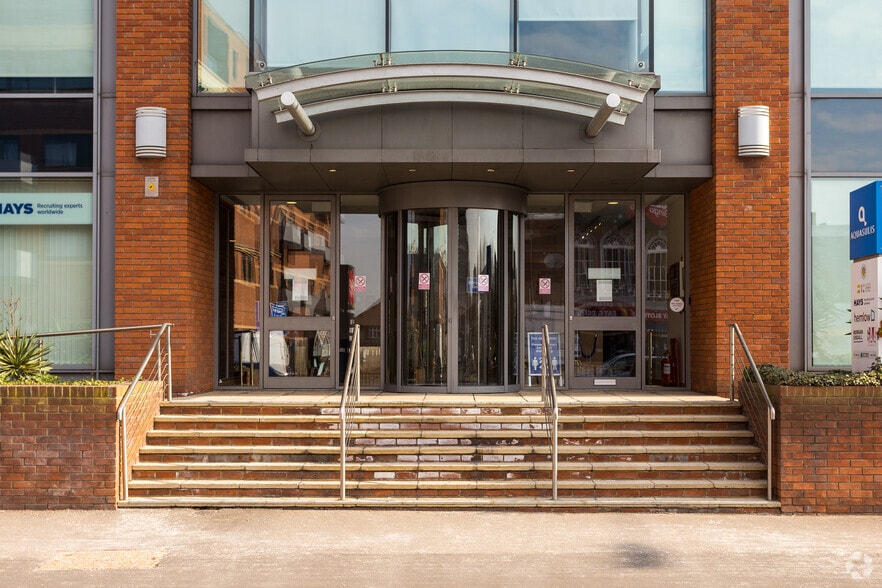 10-14 Bath Rd, Slough to rent - Building Photo - Image 3 of 4