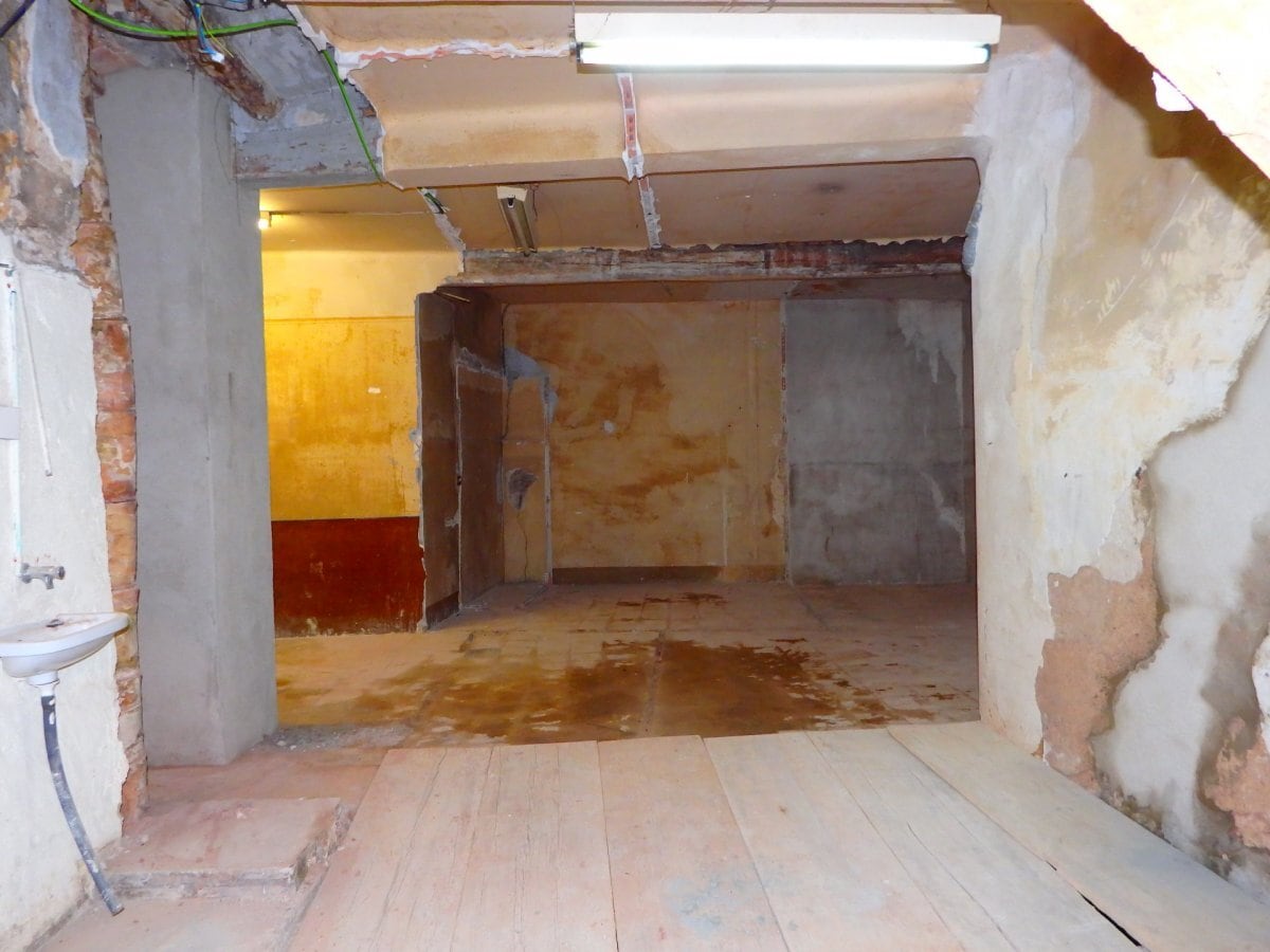 Retail in Manresa, Barcelona to rent Floor Plan- Image 1 of 6