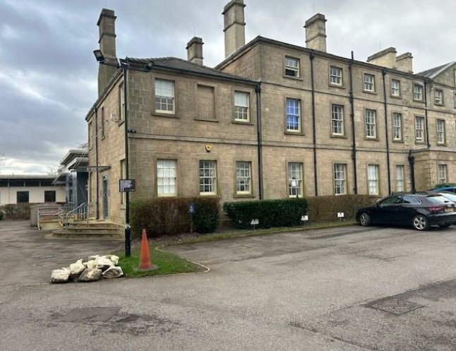 York Rd, Leeds to rent - Building Photo - Image 3 of 6