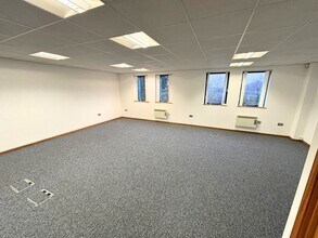 Woodlands, Bradley Stoke to rent Interior Photo- Image 2 of 8