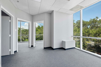 6245 N Federal Hwy, Fort Lauderdale, FL for rent Interior Photo- Image 1 of 4