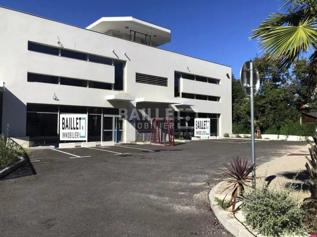 Location Commerce 1 207 m² - Photo 1