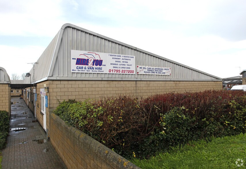 Castle Rd, Sittingbourne to rent - Building Photo - Image 2 of 3