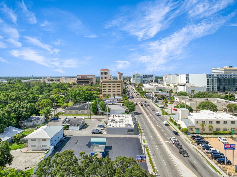 430 N Washington Blvd, Sarasota, FL for rent - Building Photo - Image 3 of 34